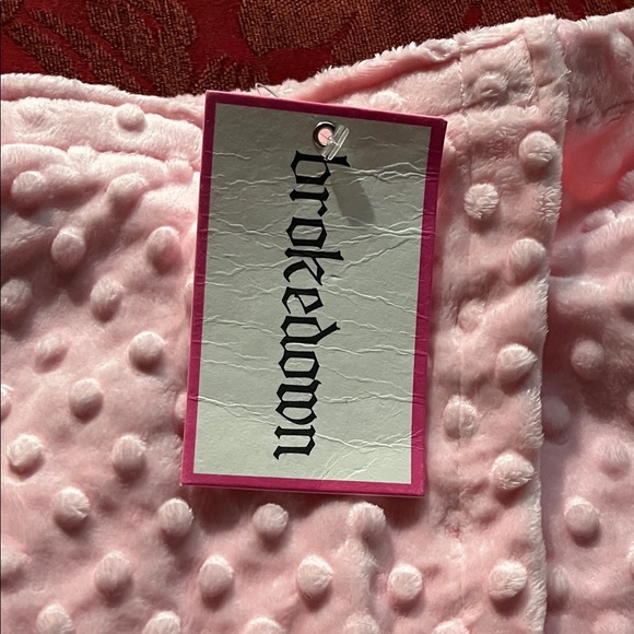 Pink Textured bath wrap. - Picture 2 of 6